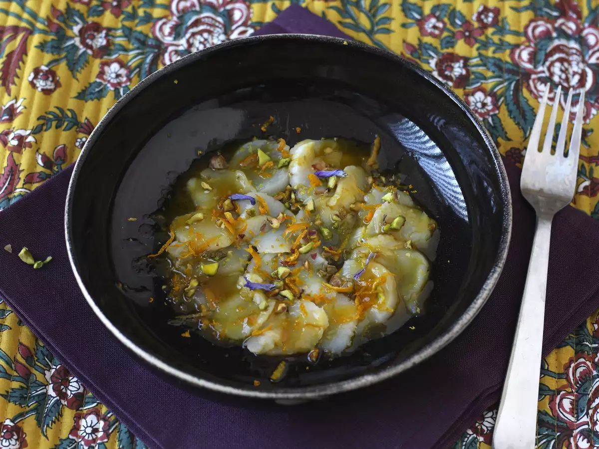 Carpaccio de scoici cu vinaigreta citrica si fistic - un antreu elegant si usor de preparat - poza 4