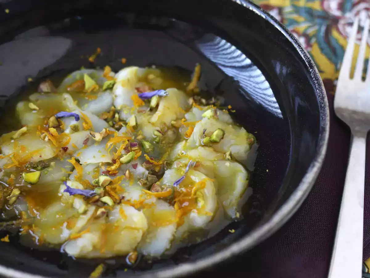 Carpaccio de scoici cu vinegretă citrică și fistic - un antreu elegant și ușor de preparat - poza 5