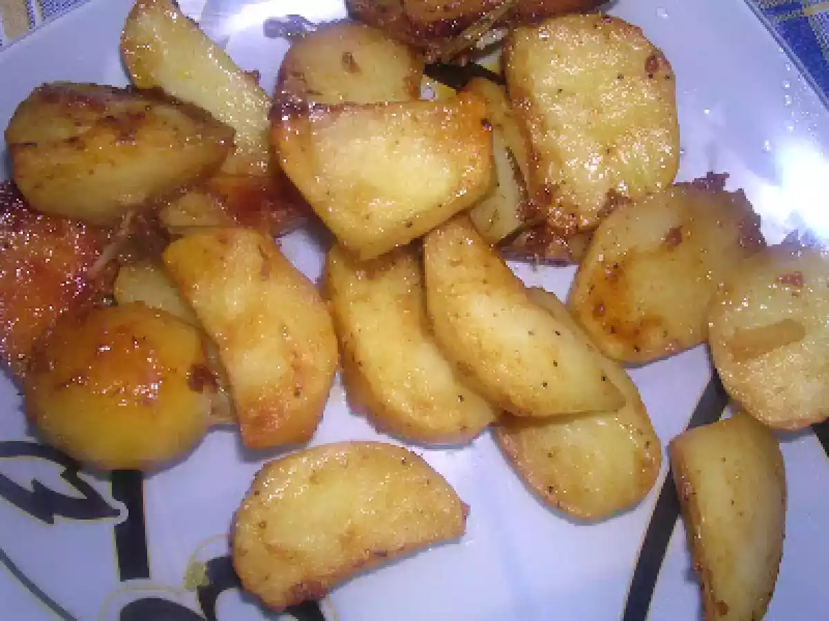 CARTOFI AROMATI LA CUPTOR