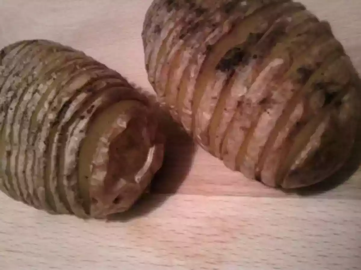 Cartofi copti cu smantana si ceapa verde