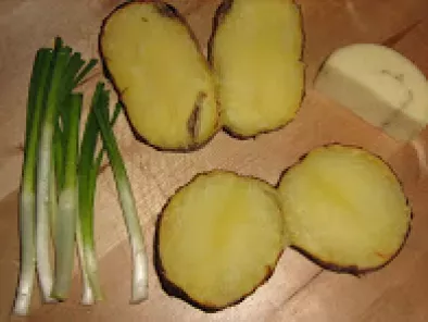 Cartofi copti de doua ori cu salata de varza murata - poza 2