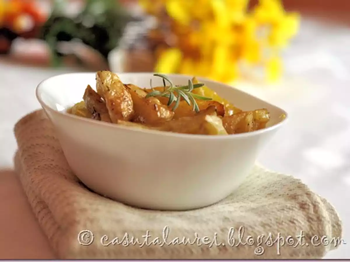 Cartofi copti la cuptor