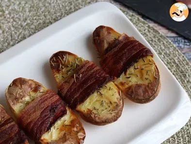 Cartofi copți și acoperiți cu bacon afumat