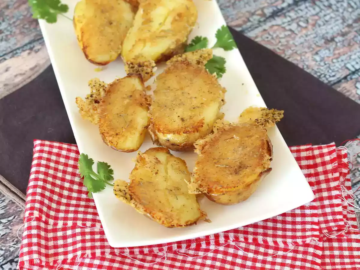 Cartofi crocanți cu parmezan, rețeta economică pe care toată lumea o iubește! - poza 4