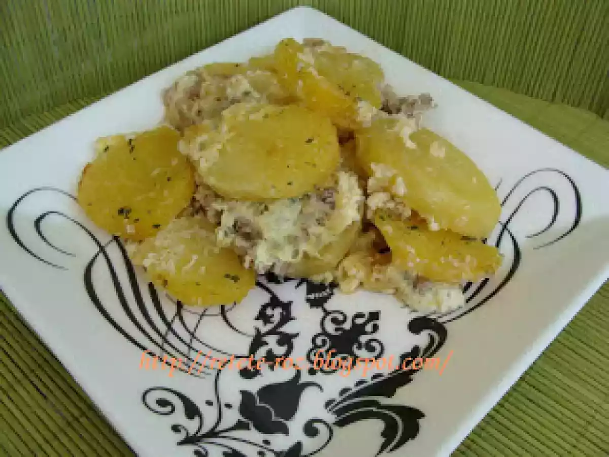 Cartofi cu carne la cuptor - poza 10