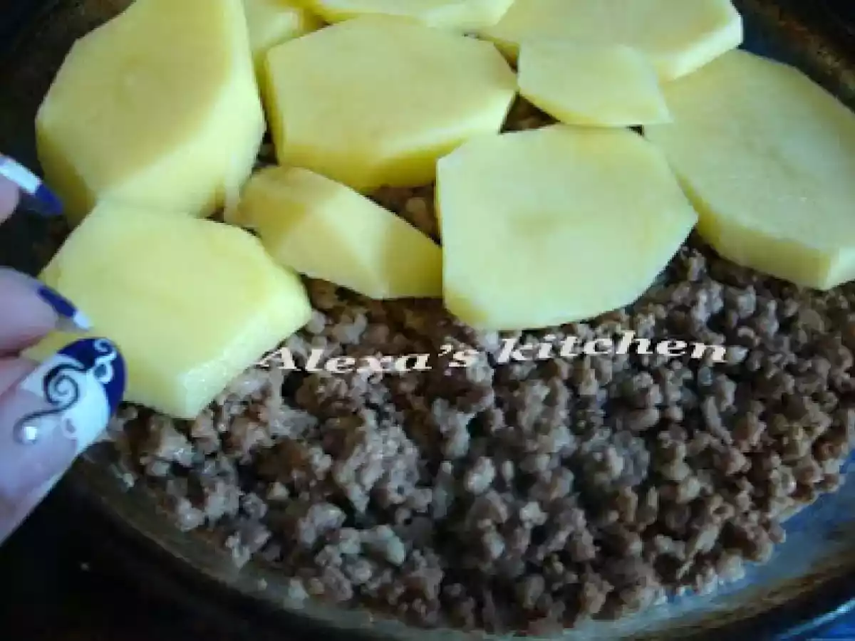 Cartofi cu carne tocata la cuptor - poza 2