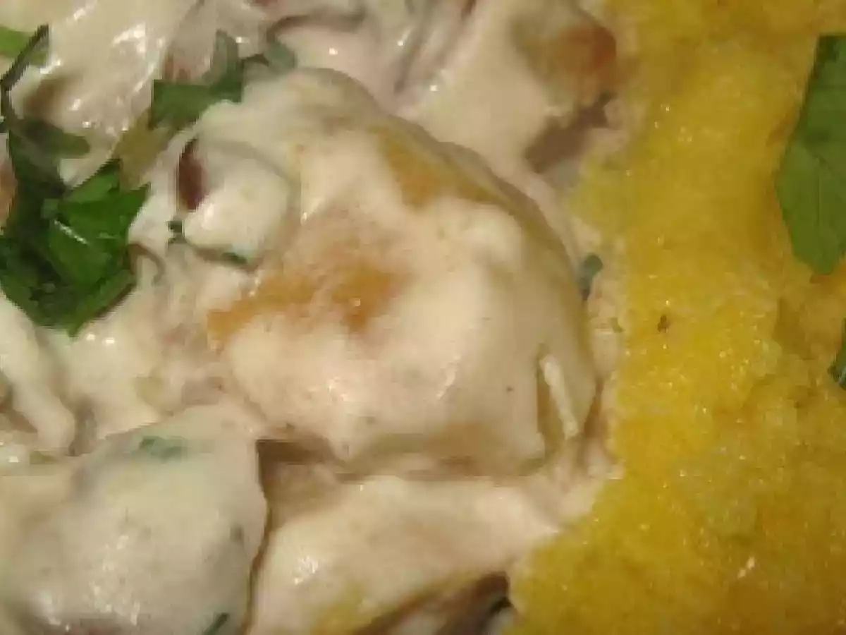 Cartofi cu ciuperci si smantana