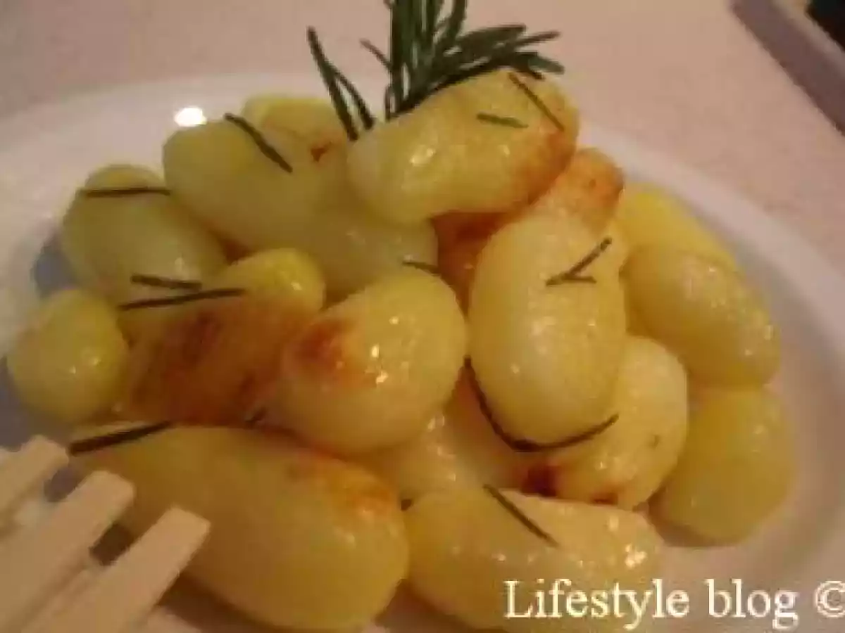 Cartofi cu rozmarin la cuptor