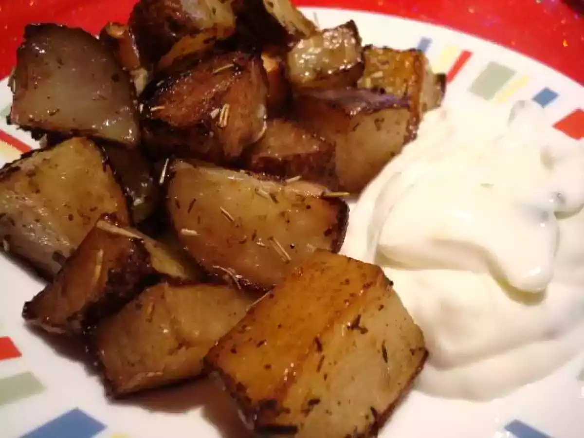 Cartofi cu smantana si usturoi la cuptor