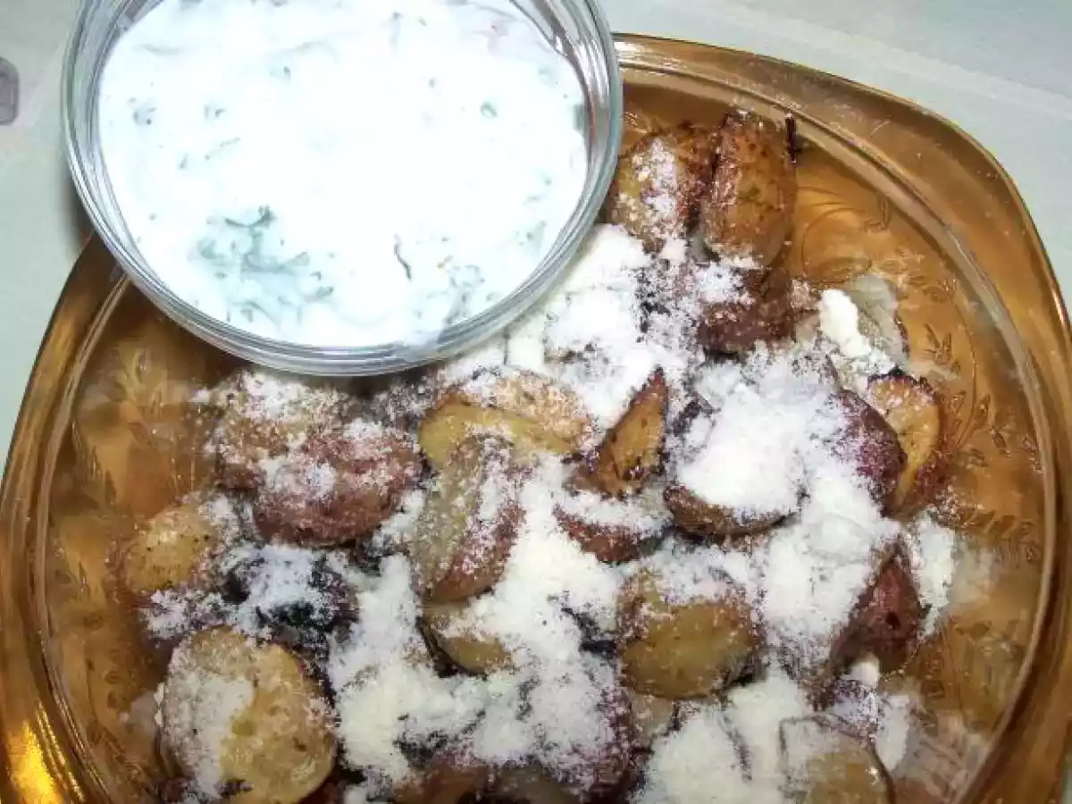 Cartofi cu smantana si usturoi la cuptor - poza 2