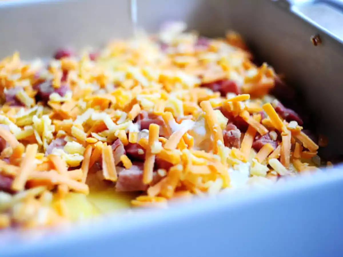 Cartofi cu sunca la cuptor