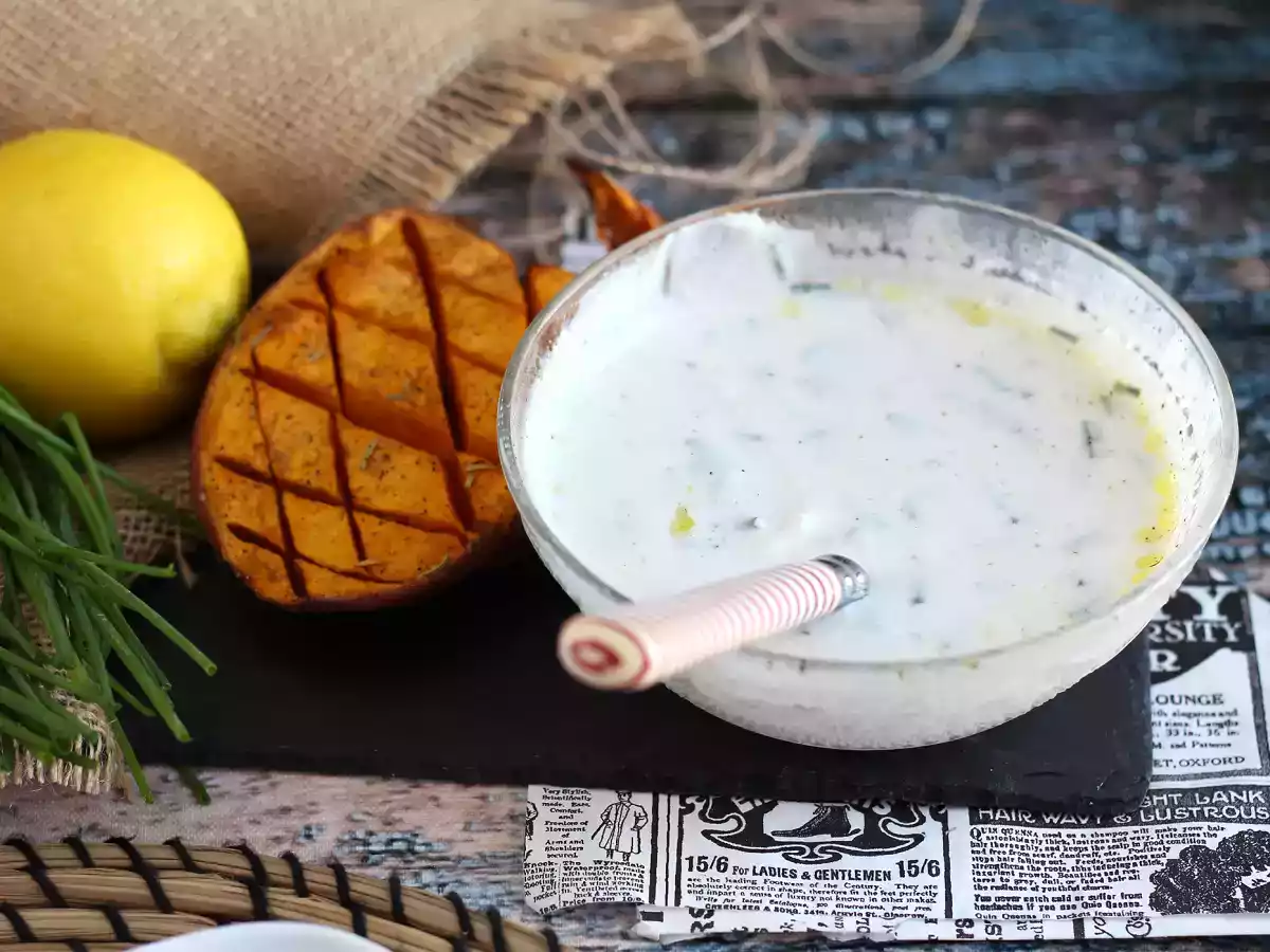 Cartofi dulci copți cu sos ușor Skyr - poza 2