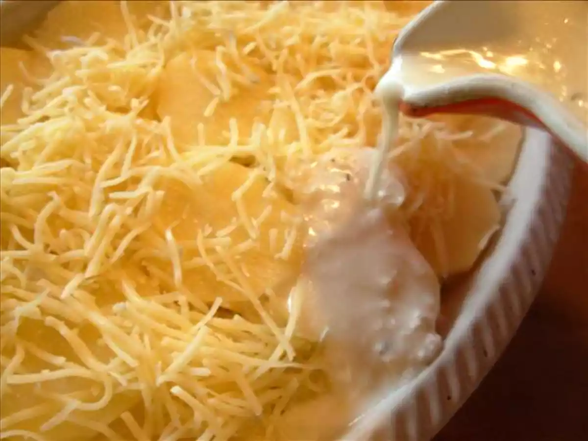 Cartofi frantuzesti la cuptor - poza 2