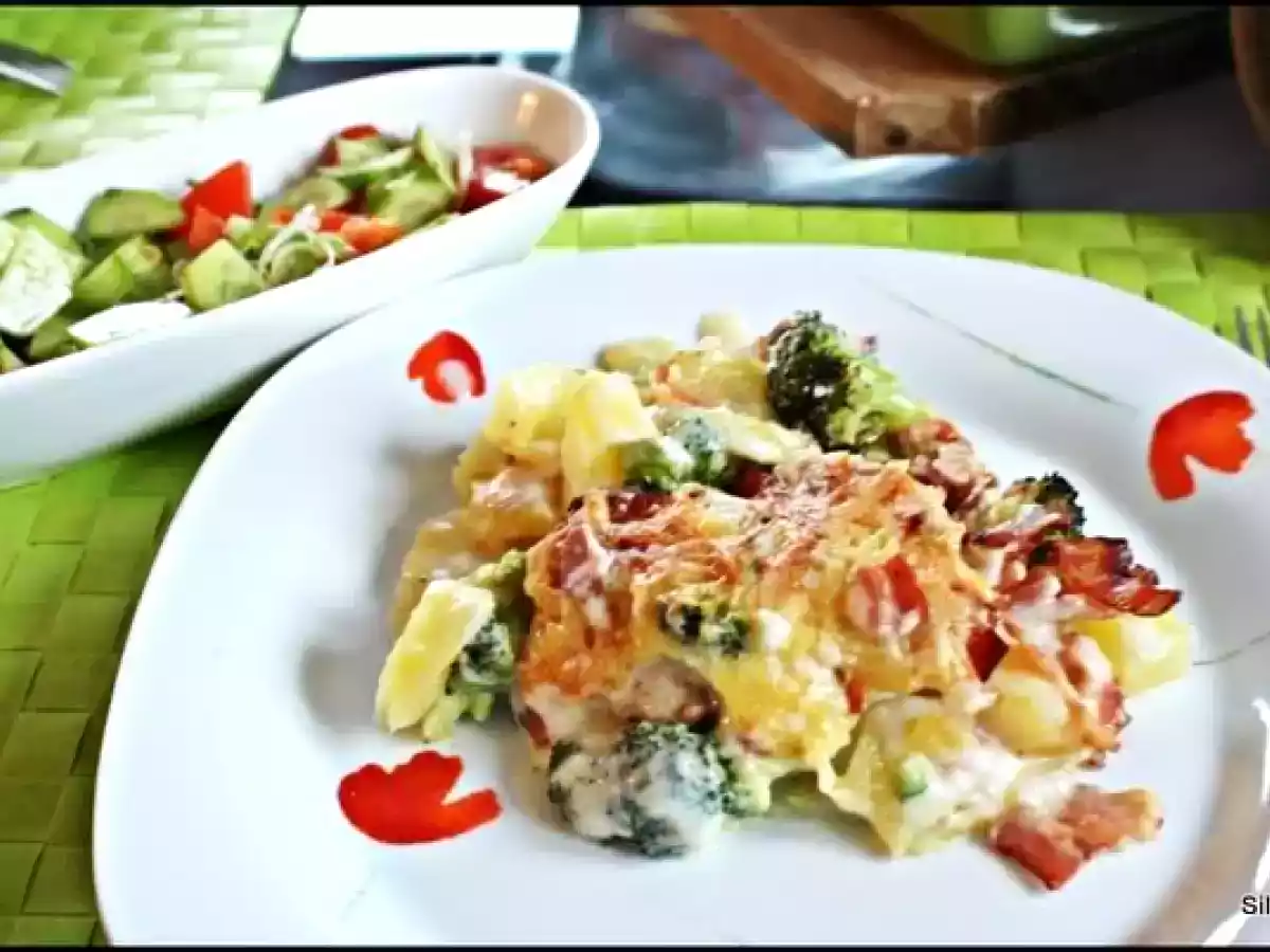Cartofi gratin, cu bacon si broccoli