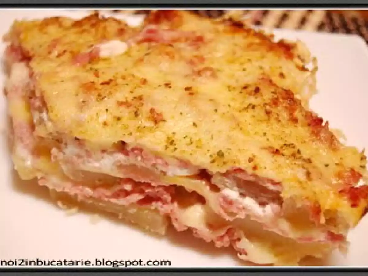 Cartofi gratinati cu sunca si cascaval