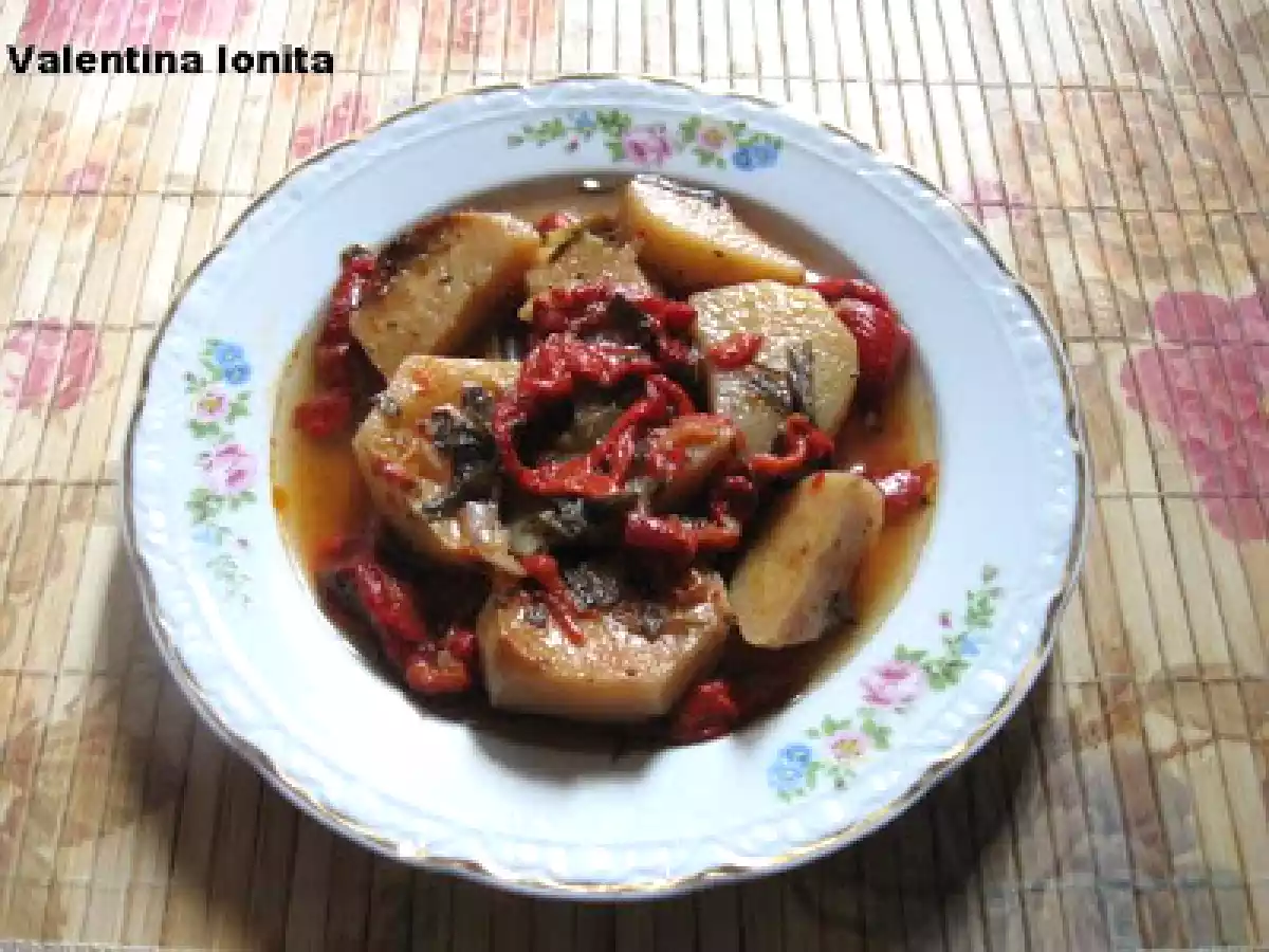 Cartofi la cuptor cu ardei capia copti si tarhon