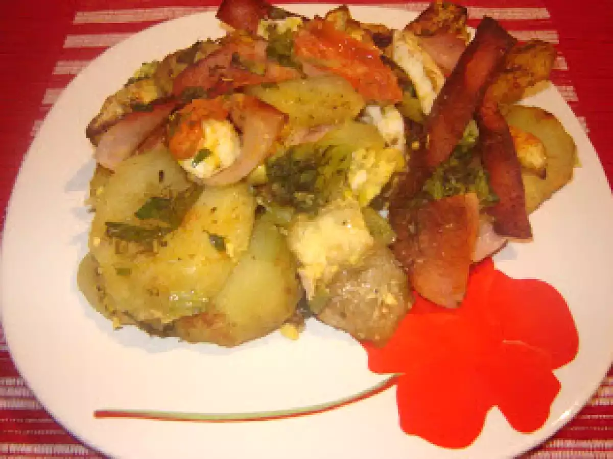 Cartofi la cuptor cu oua si mezeluri - poza 3