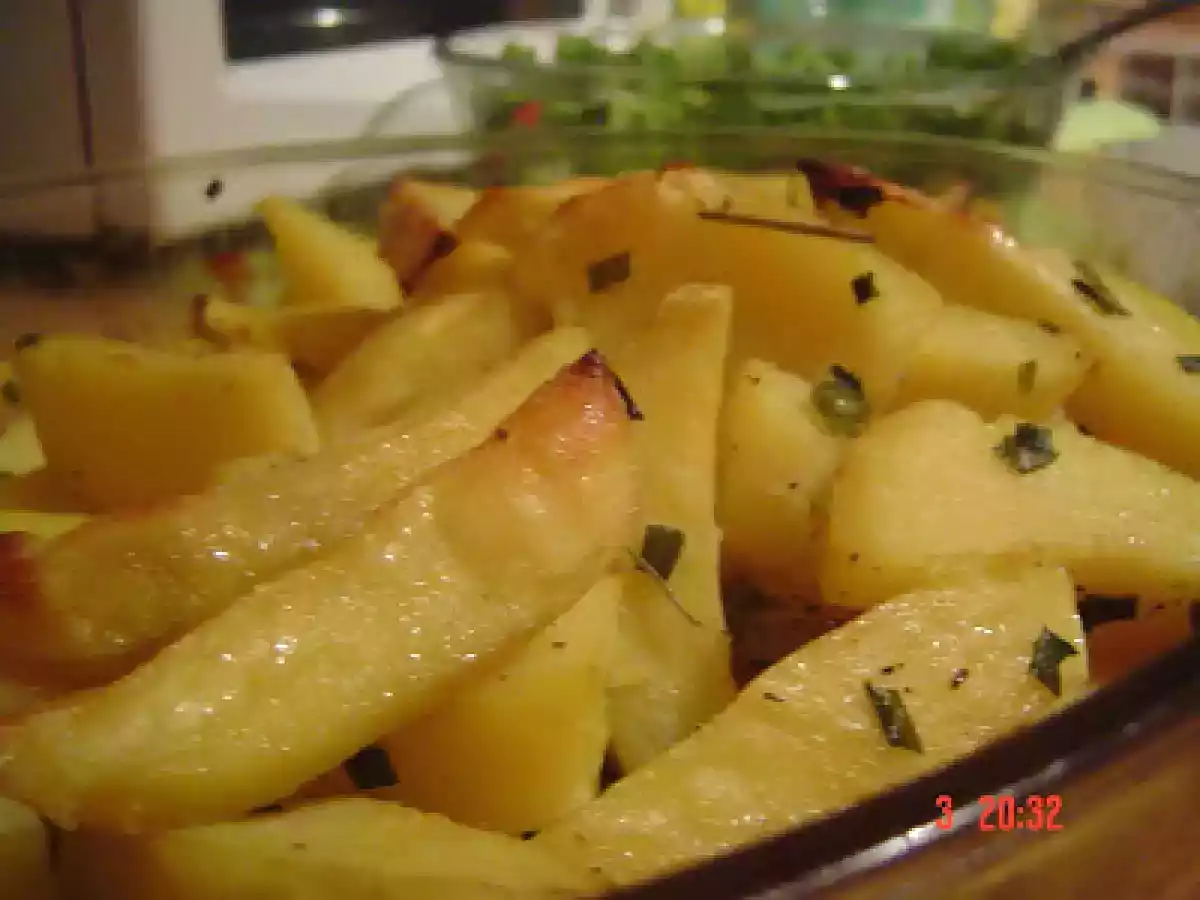 Cartofi la cuptor cu salata de primavara