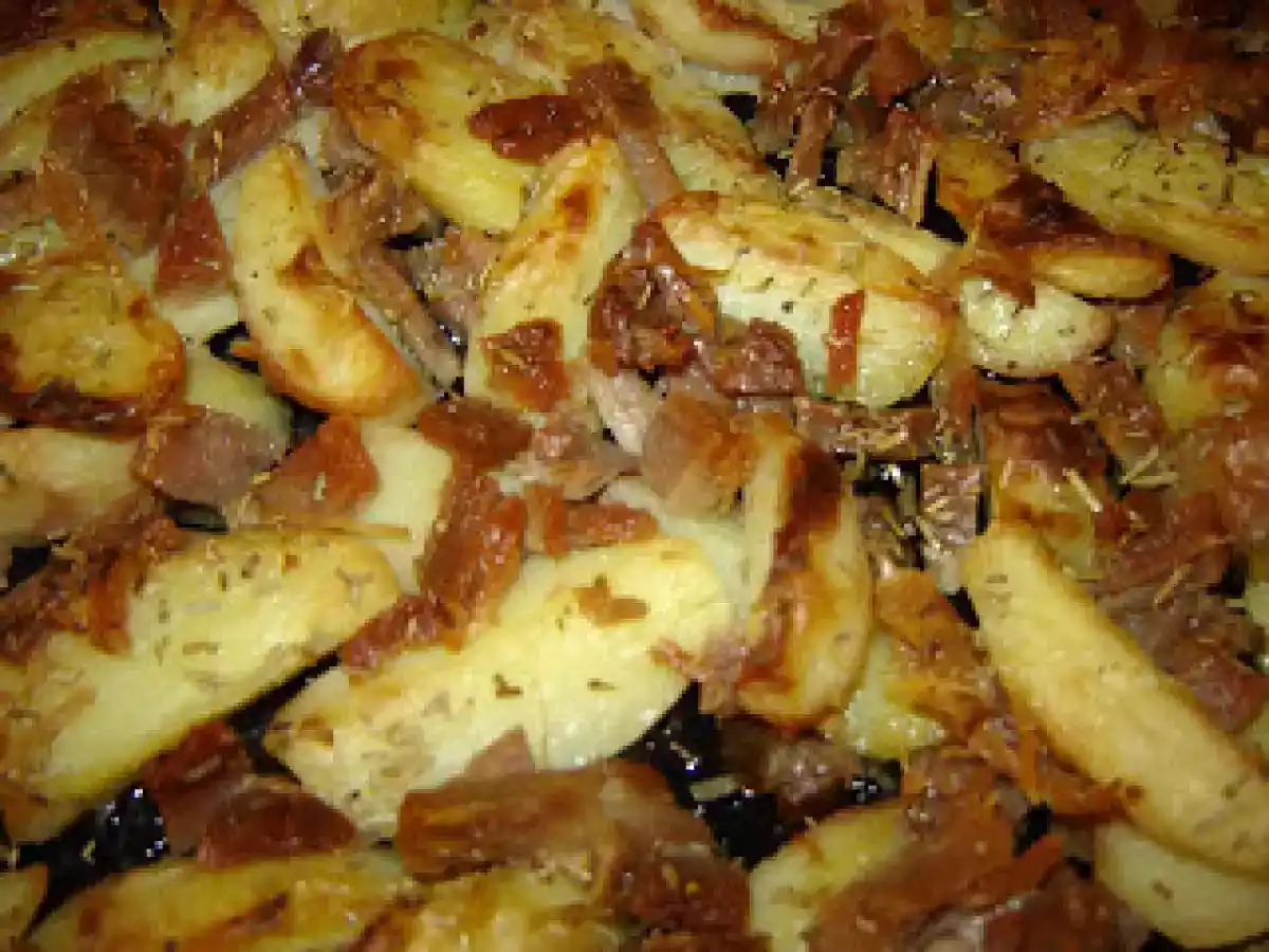 Cartofi noi cu sunca la cuptor - poza 2