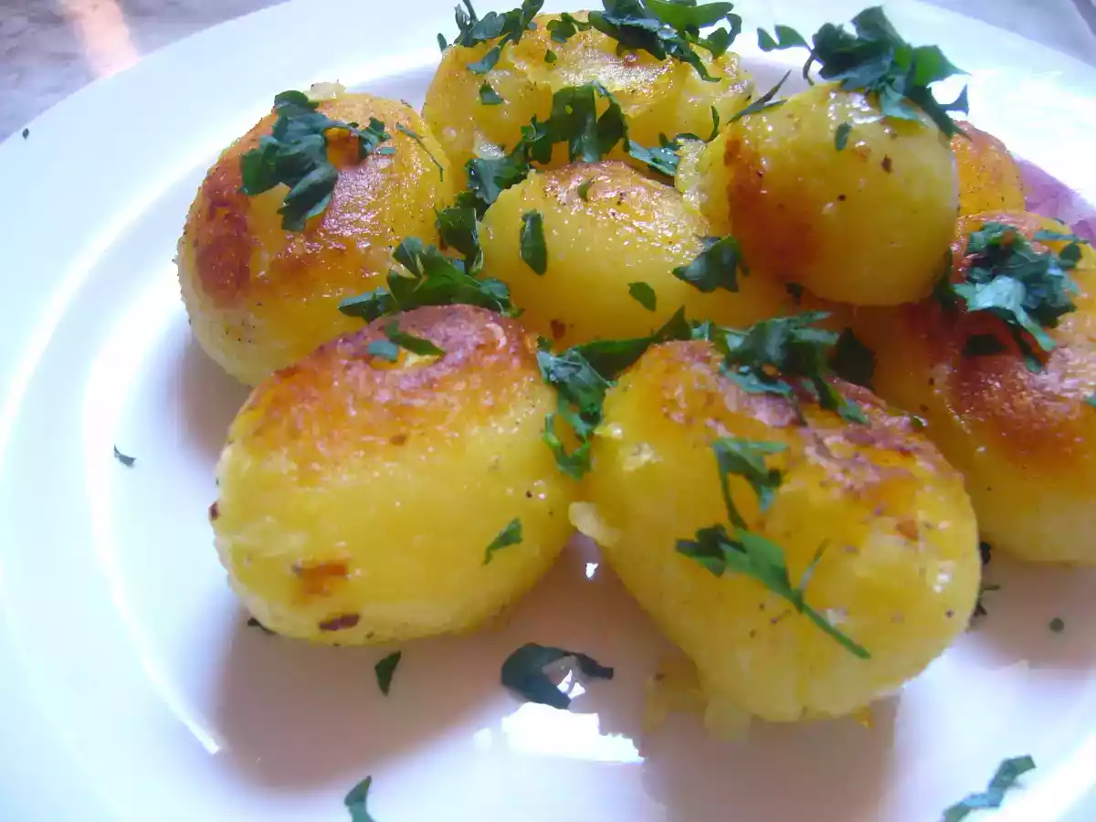 Cartofi noi cu verdeata - poza 2