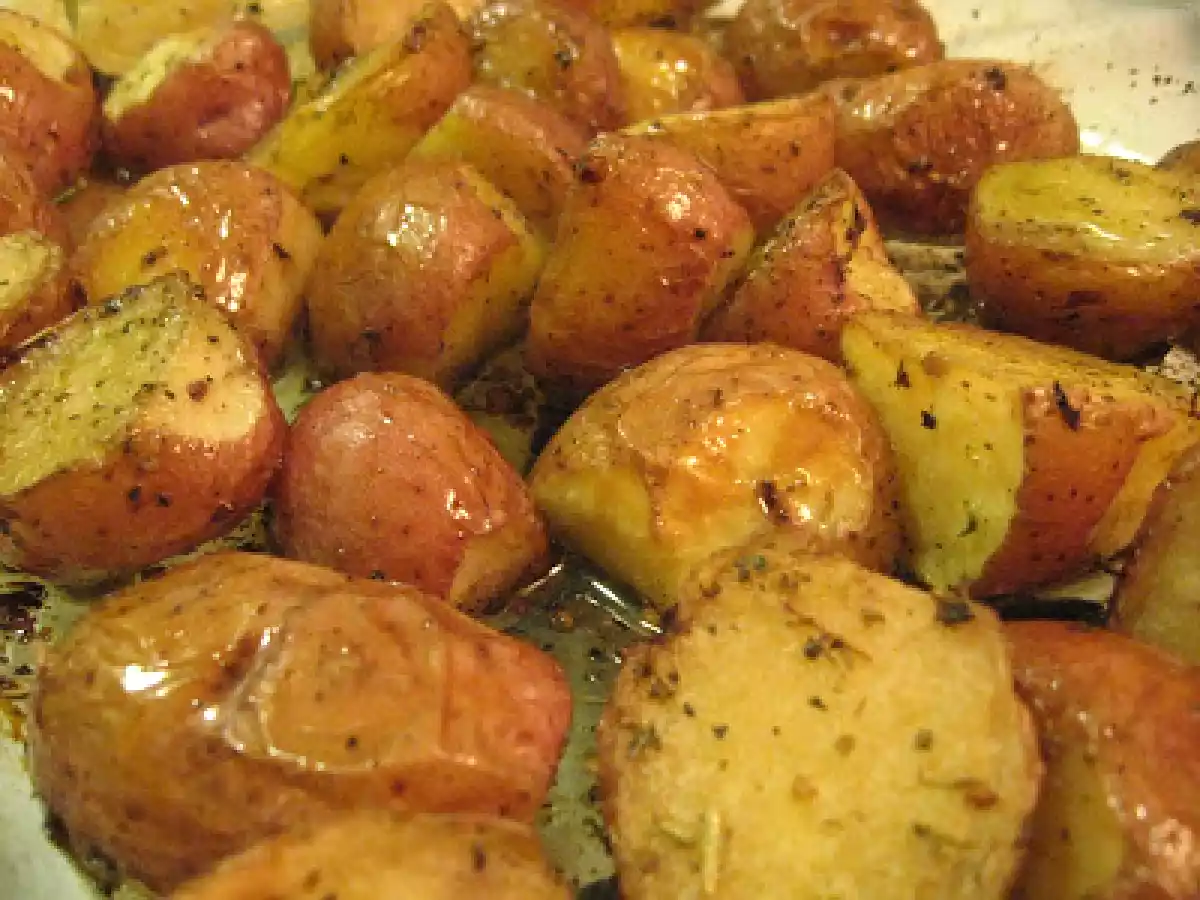 Cartofi rosii noi la cuptor