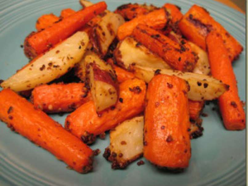Cartofi si morcovi copti la cuptor