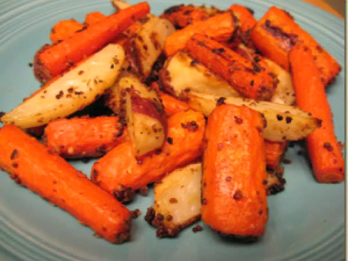 Cartofi si morcovi copti la cuptor