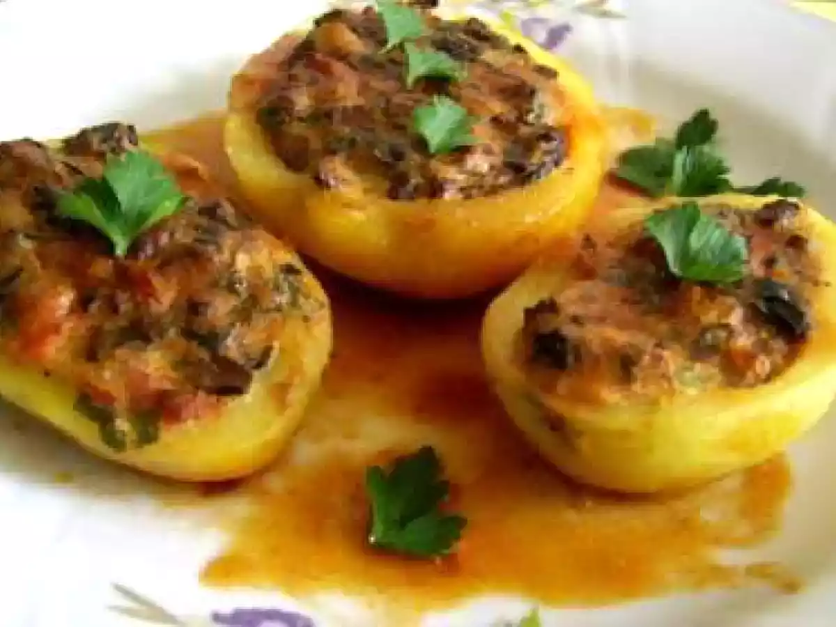 Cartofi umpluti cu ciuperci