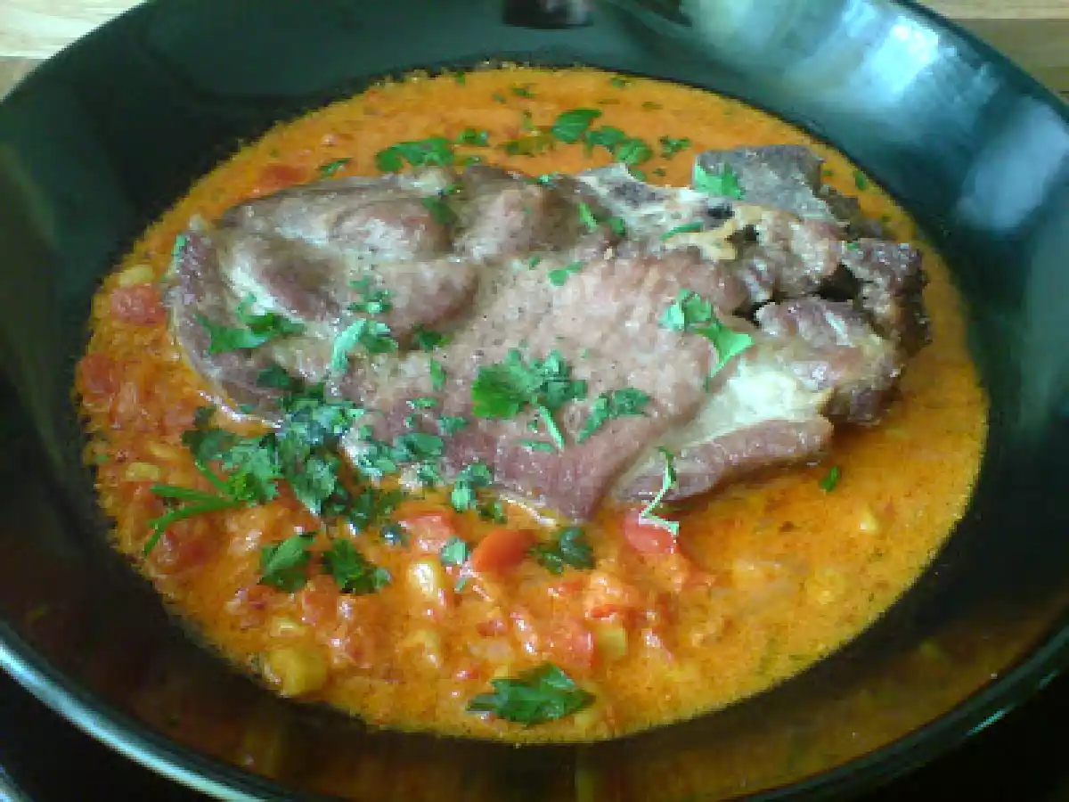 Ceafa de porc in sos de ardei