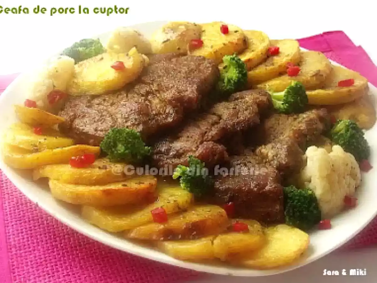 Ceafa de porc la cuptor cu gratin de cartofi