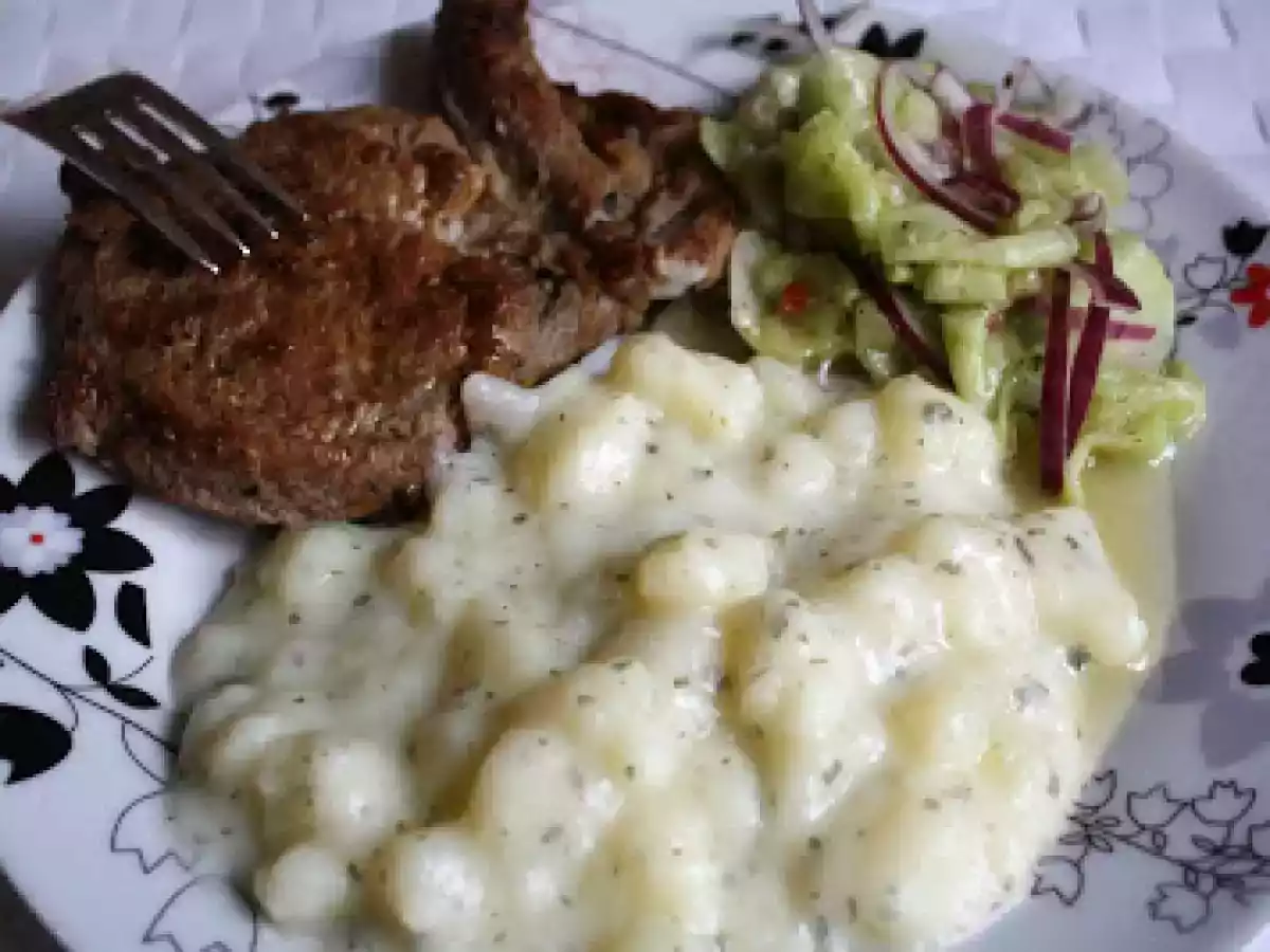 Ceafa de vitel la gratar si cartofi cu smantana