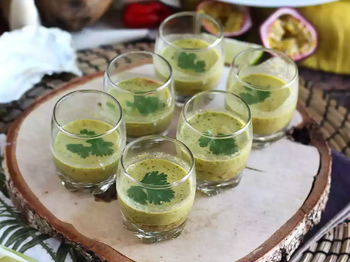 Ceviche de stridii: lapte de tigru si fructul pasiunii