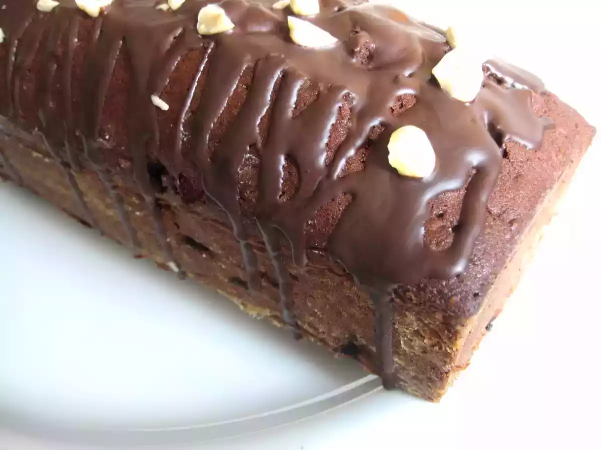 Chec cu ciocolata, cirese si alune de padure - poza 3