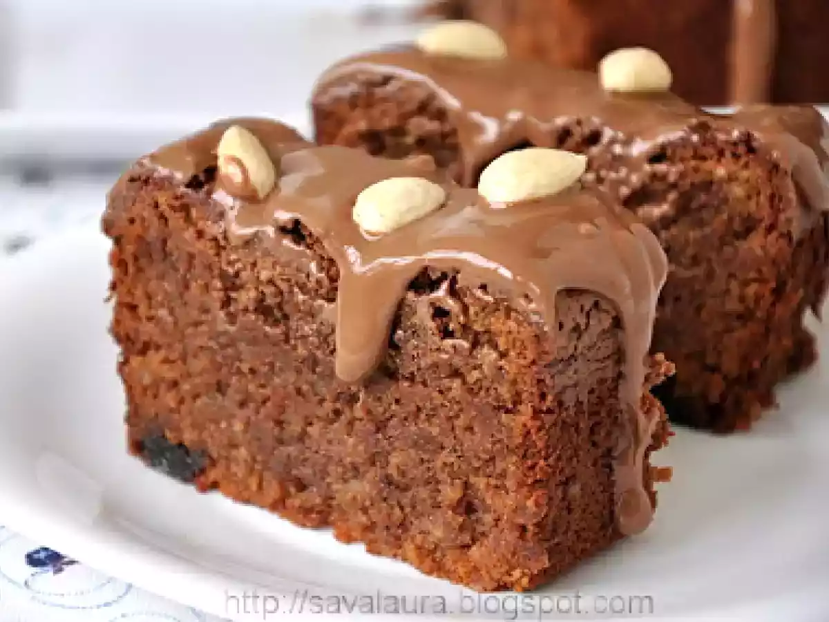 Chec cu ciocolata, prune uscate si rom