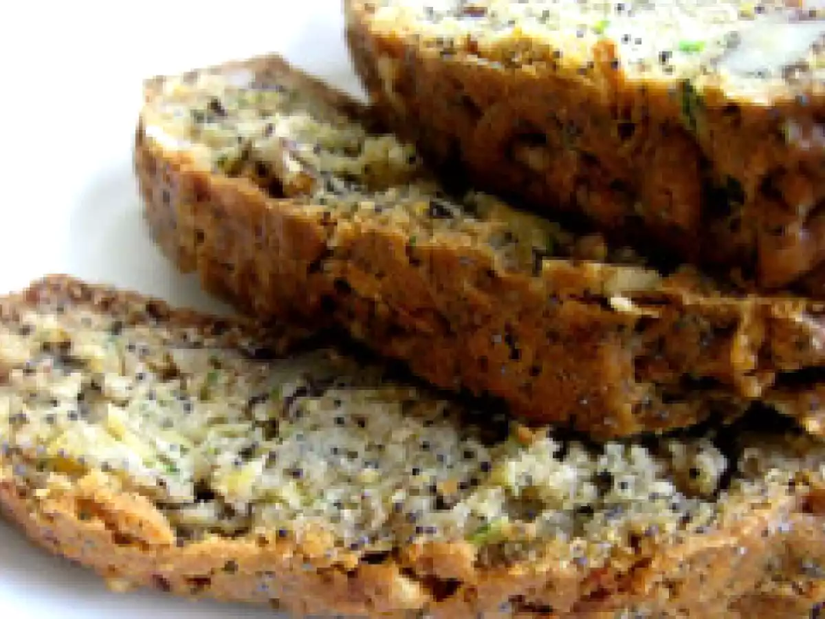 Chec cu dovlecel (Zucchini Bread)