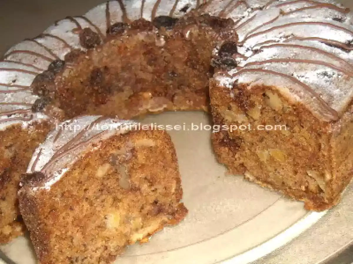 Chec cu mere, nuci si stafide - poza 4