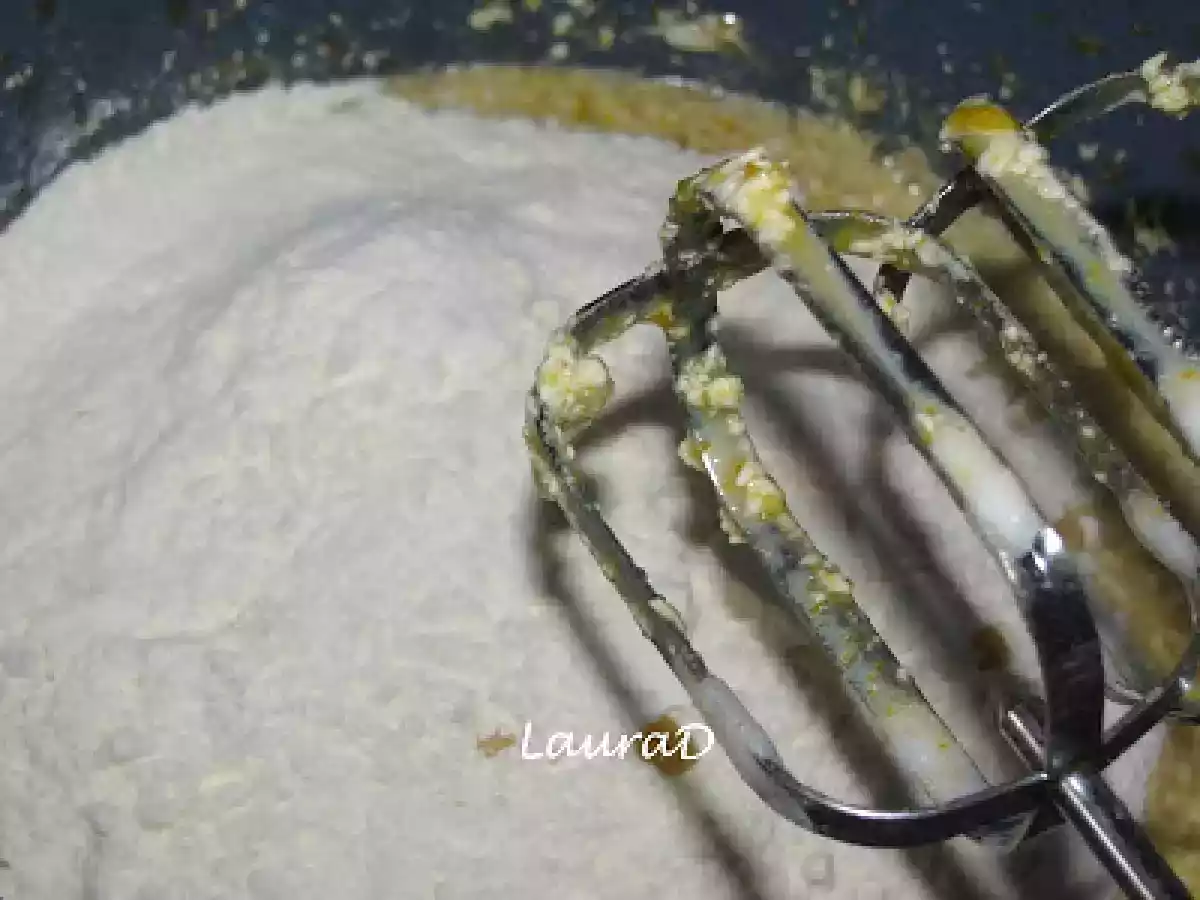 Chec cu miere si migdale crocante - poza 3