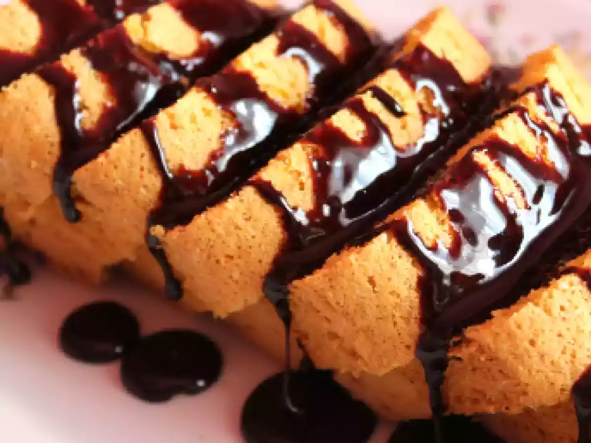 Chec cu sos de ciocolata (reteta video)