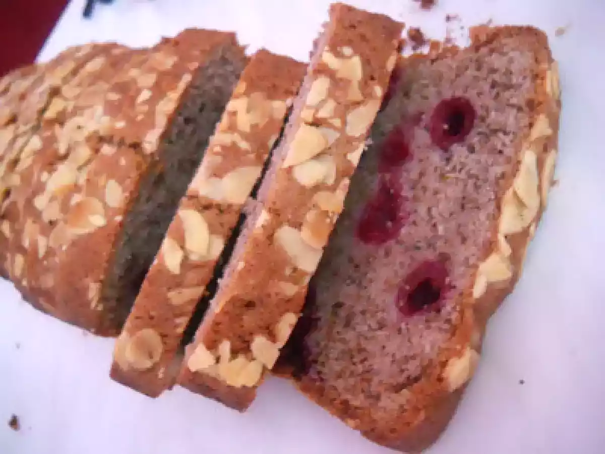 Chec cu visine si migdale