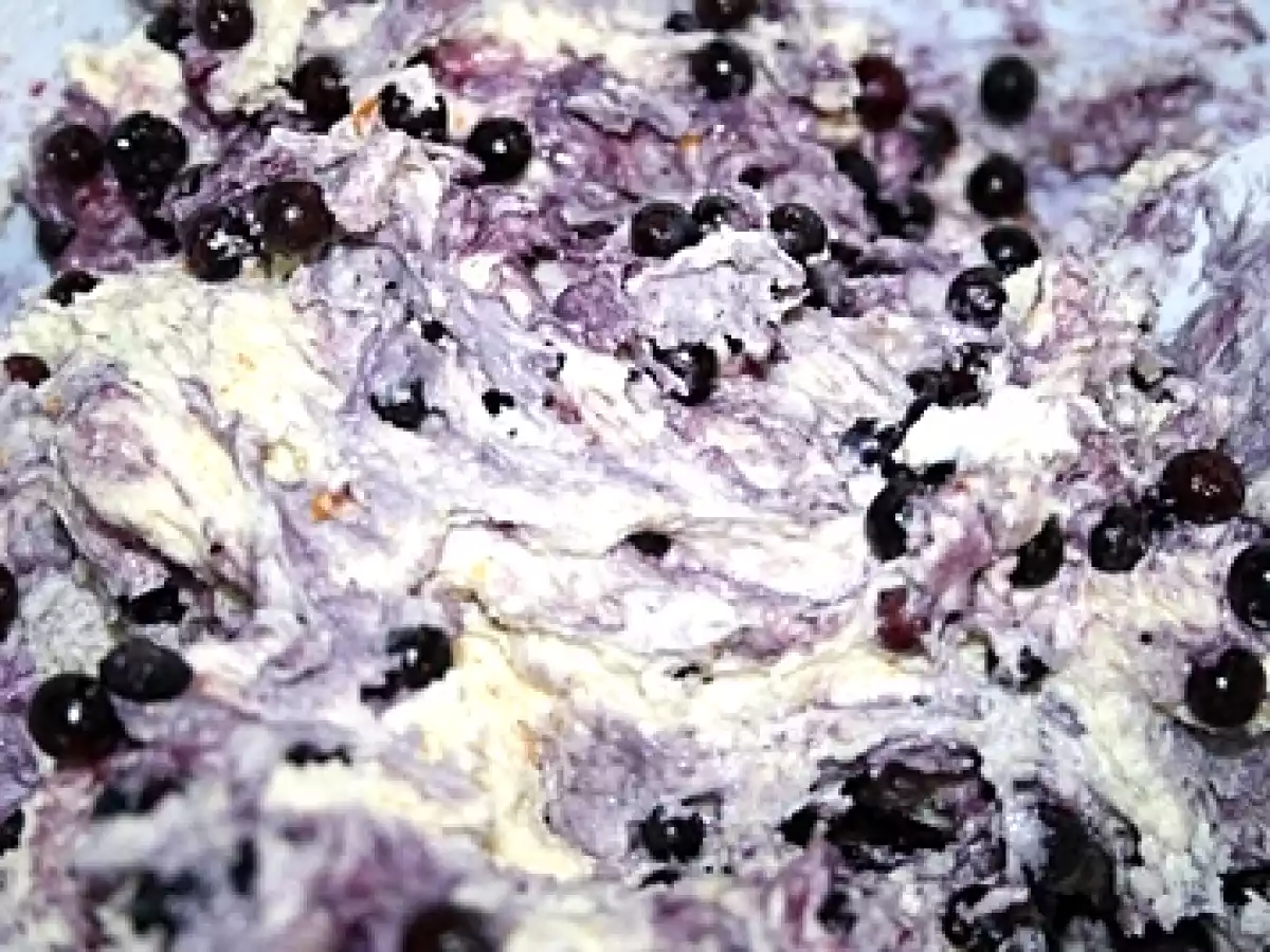 Chec pufos cu afine - poza 8