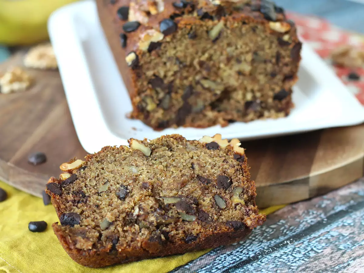 Chec vegan cu banane, miso, nuci și ciocolată - poza 2