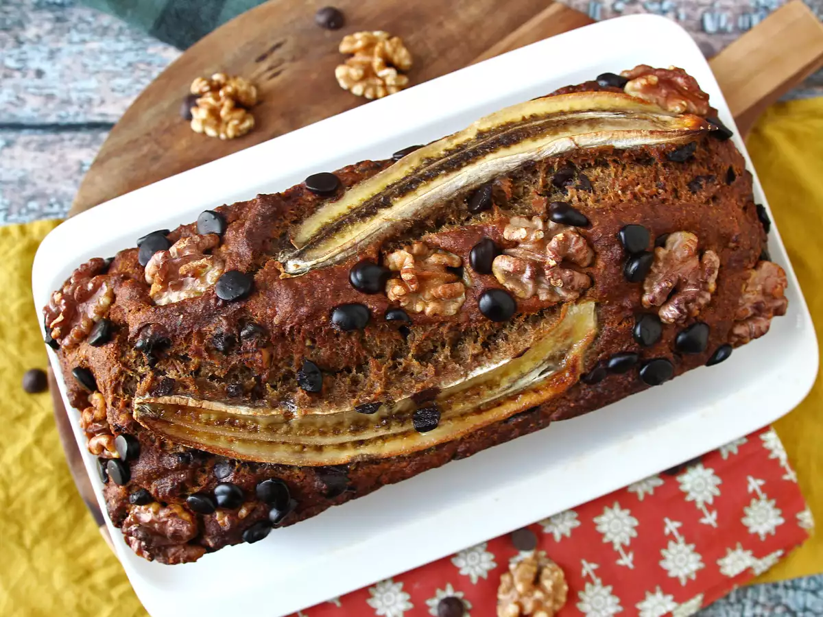 Chec vegan cu banane, miso, nuci și ciocolată - poza 3