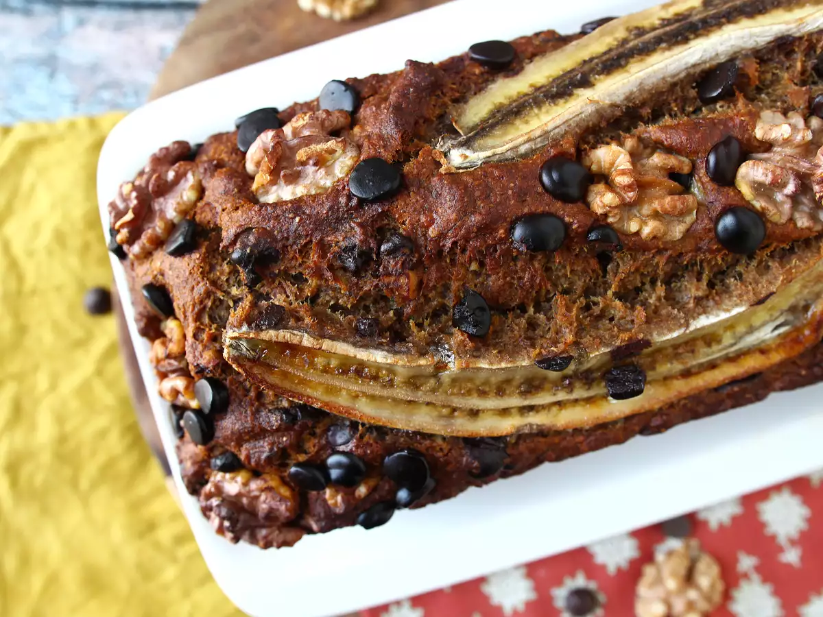 Chec vegan cu banane, miso, nuci și ciocolată - poza 4
