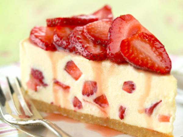 Cheesecake cu branza de vaci si capsuni