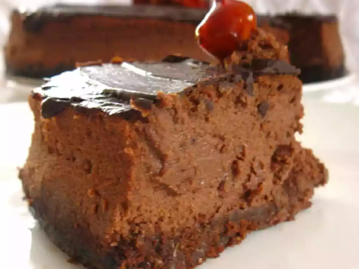 Cheesecake cu ciocolata si alune de padure