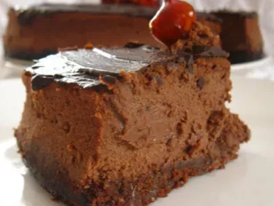 Cheesecake cu ciocolata si alune de padure