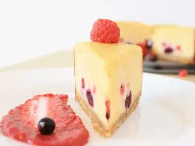 Cheesecake cu Fructe de Padure si Crema de Zmeura - poza 2
