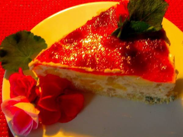 Cheesecake light cu banane, piersici si zmeura