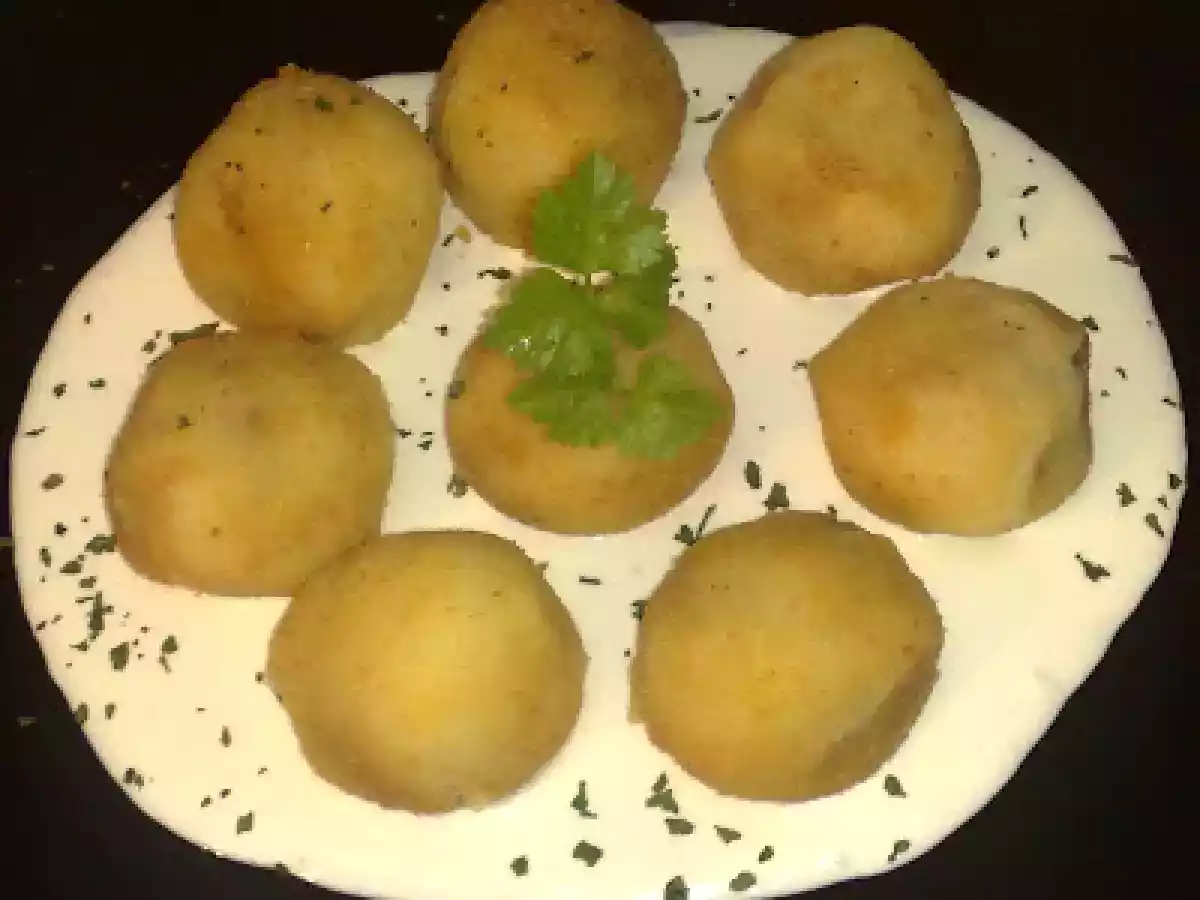 Chiftele de carne imbracate in cartofi - poza 3