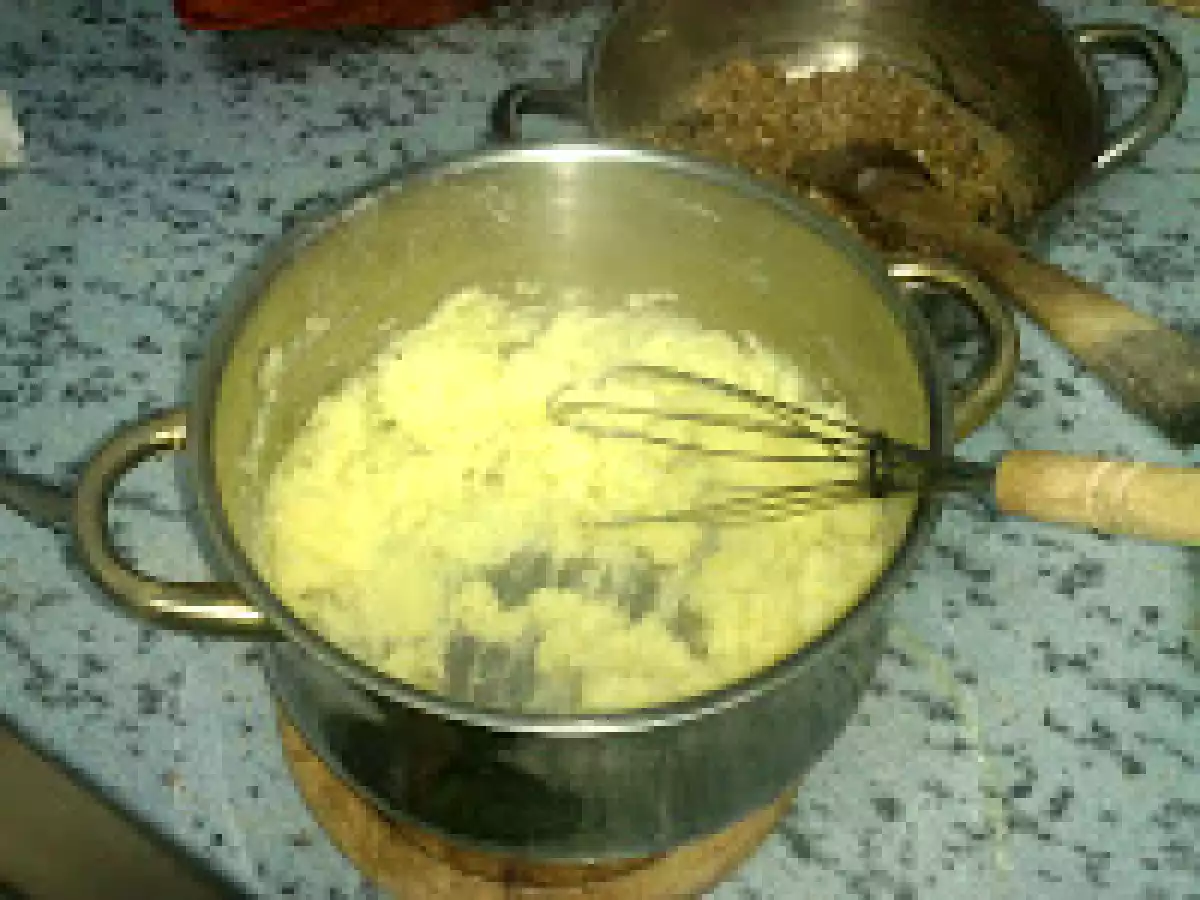 Chiftele de carne imbracate in cartofi - poza 13